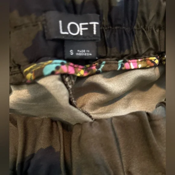 Floral print cropped wide leg pants from the Loft - your new favorite! - Picture 3 of 4